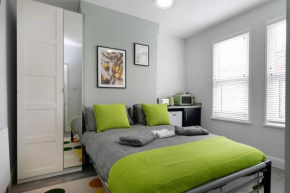 Pass the Keys Room 4 · Nottingham studio - Perfect for exploring